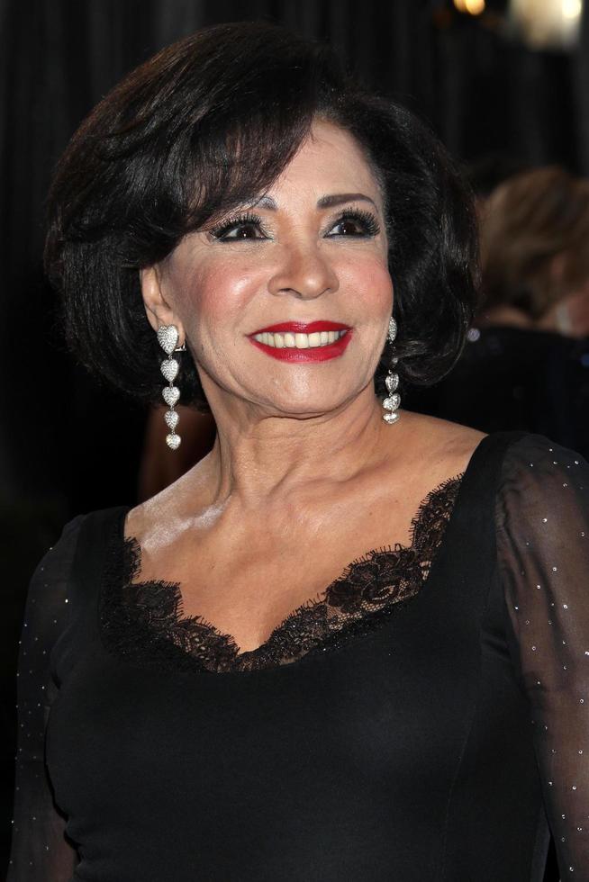 los angeles, feb 24 - Shirley bassey arriva a il 85 ° accademia premi presentazione il oscar a il dolby Teatro su febbraio 24, 2013 nel los angeles, circa foto