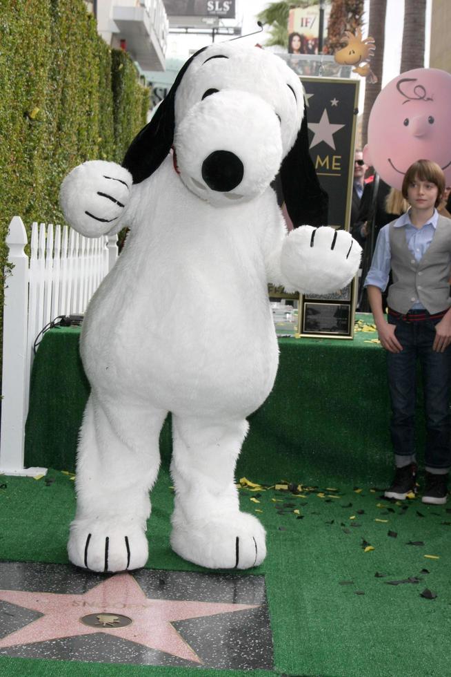 los angeles, nov 2 - snoopy a il snoopy hollywood camminare di fama cerimonia a il hollywood camminare di fama su novembre 2, 2015 nel los angeles, circa foto