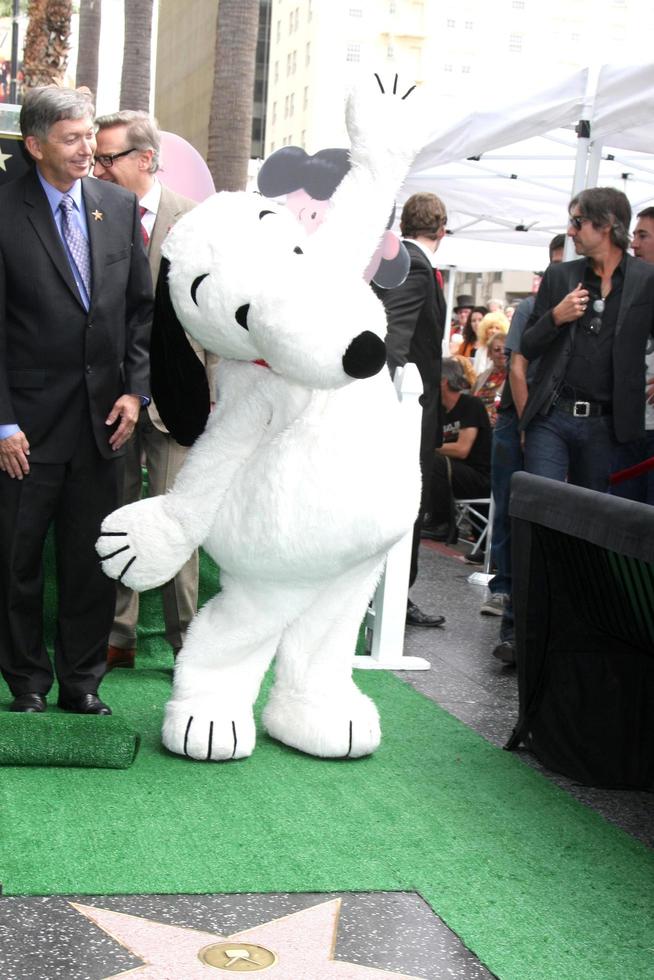 los angeles, nov 2 - snoopy a il snoopy hollywood camminare di fama cerimonia a il hollywood camminare di fama su novembre 2, 2015 nel los angeles, circa foto