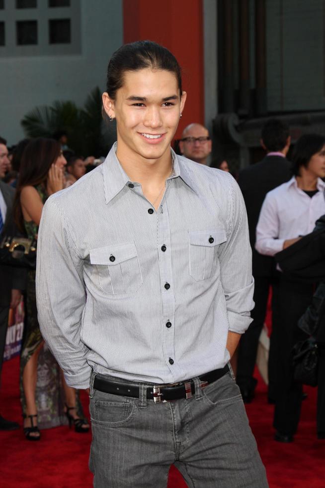 los angeles, luglio 17 - Boo Boo stewart arriva a il passo su rivoluzione prima a grauman Cinese Teatro su luglio 17, 2012 nel los angeles, circa foto