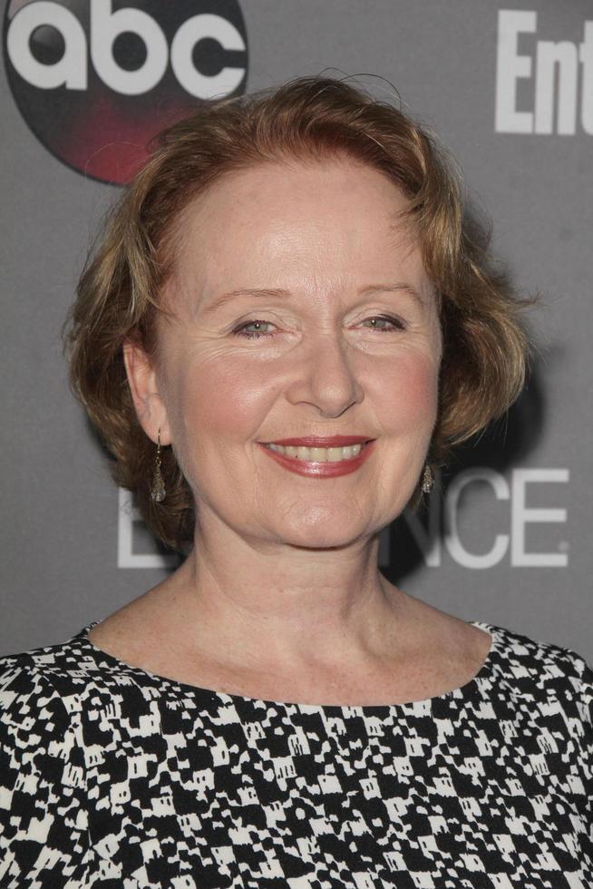 los angeles, sep 26 - kate burton a il tgit 2015 prima evento rosso tappeto a il Gracias madre su settembre 26, 2015 nel los angeles, circa foto