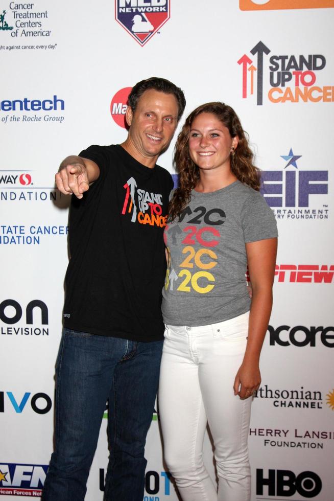 los angeles, sep 5 - tony Goldwyn, tess goldwyn a il In piedi su 2 cancro trasmissione televisiva Arrivi a dolby Teatro su settembre 5, 2014 nel los angeles, circa foto