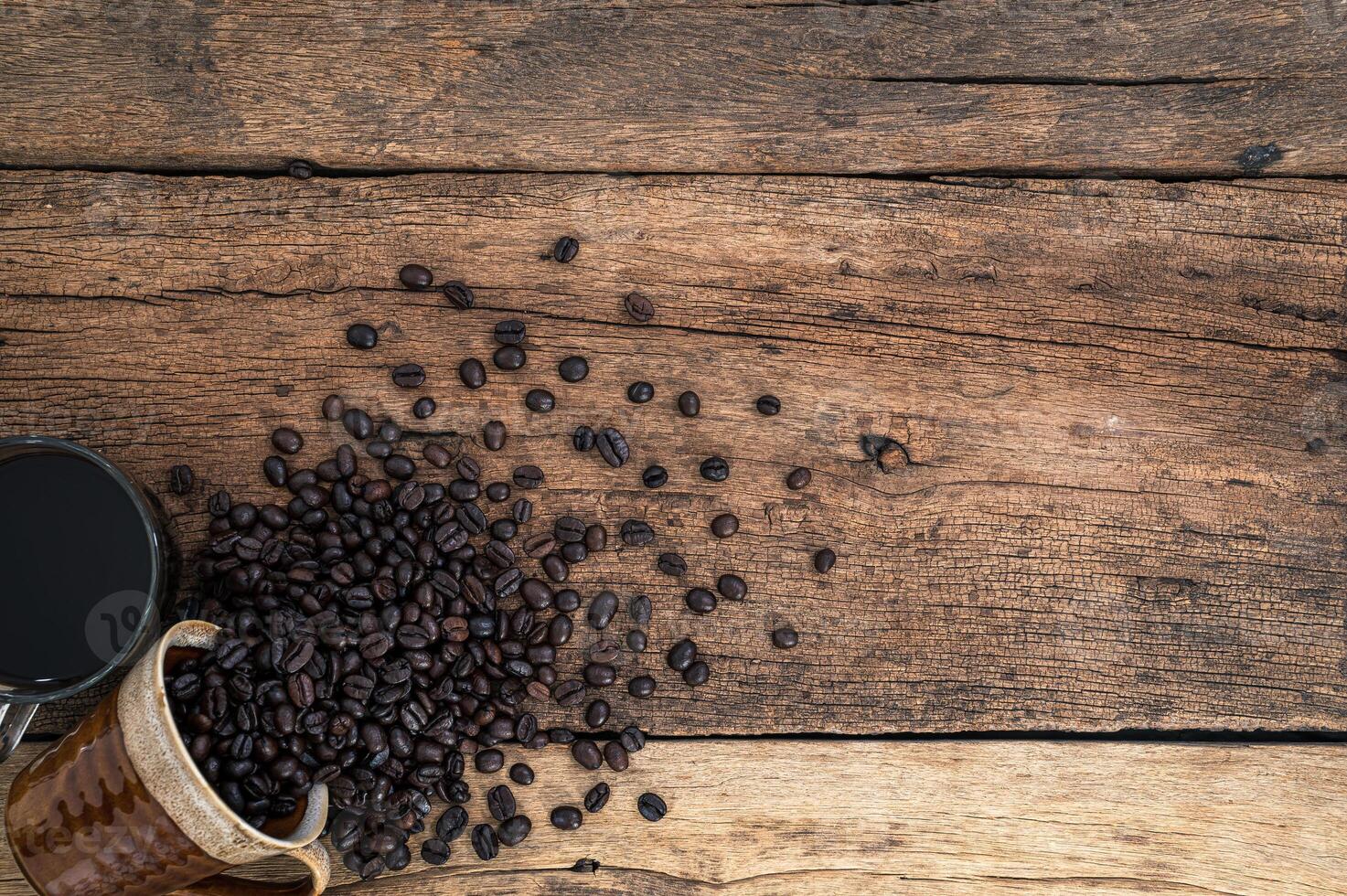 tazza di caffè e chicchi di caffè foto