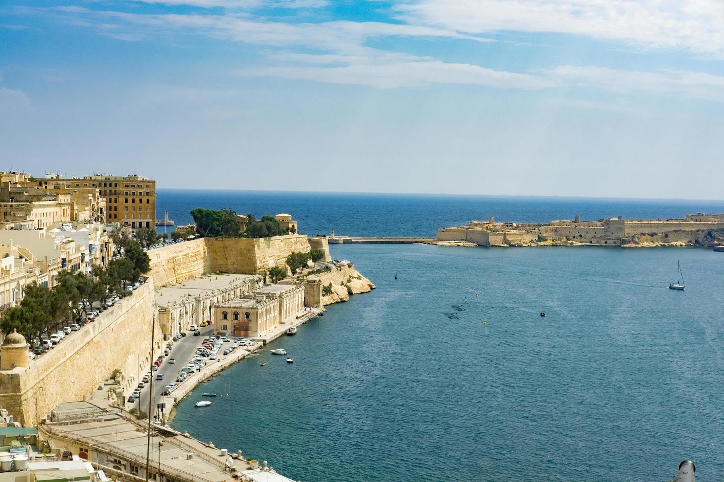 edifici sull'acqua a Malta foto