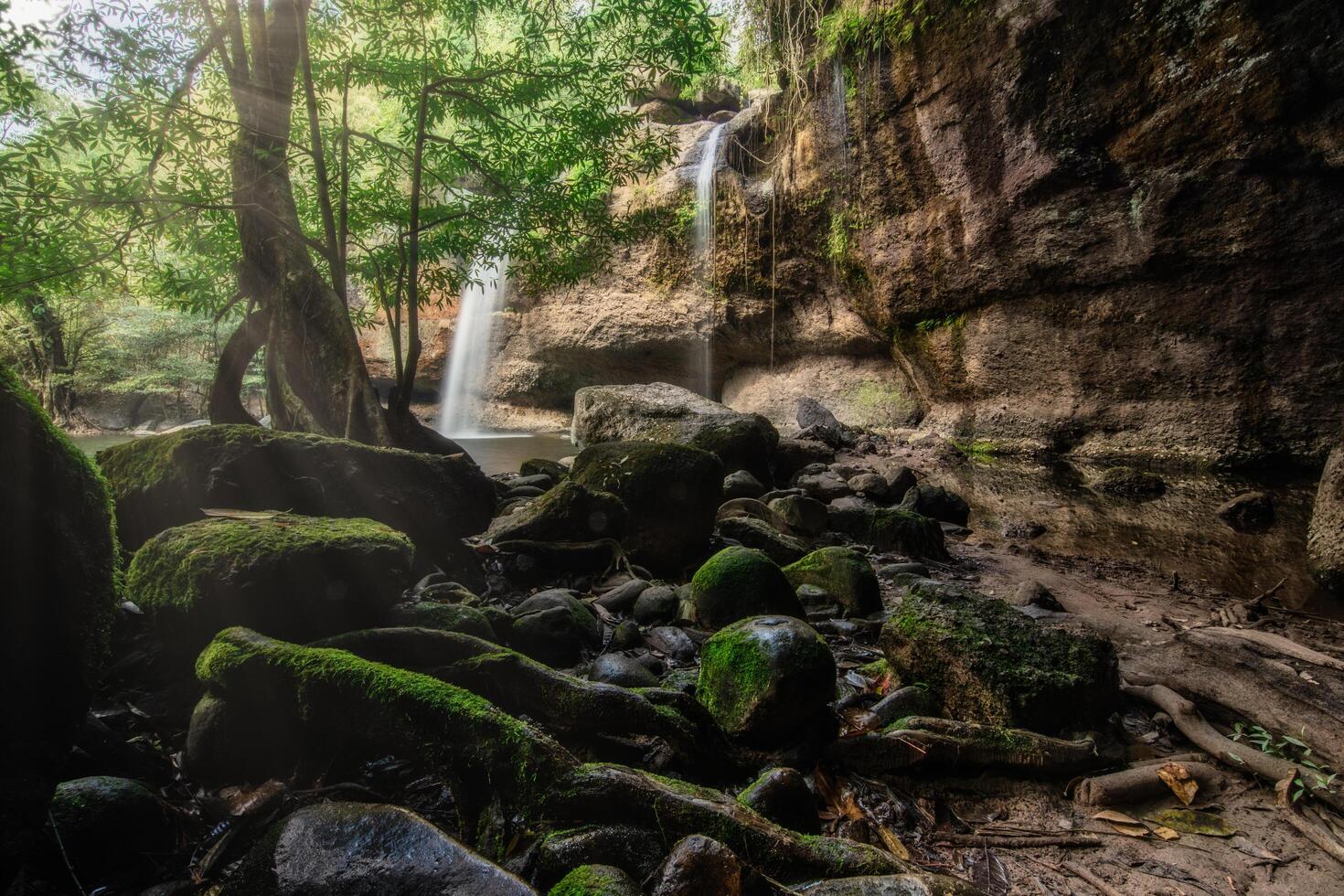 la cascata di haew suwat in thailandia foto