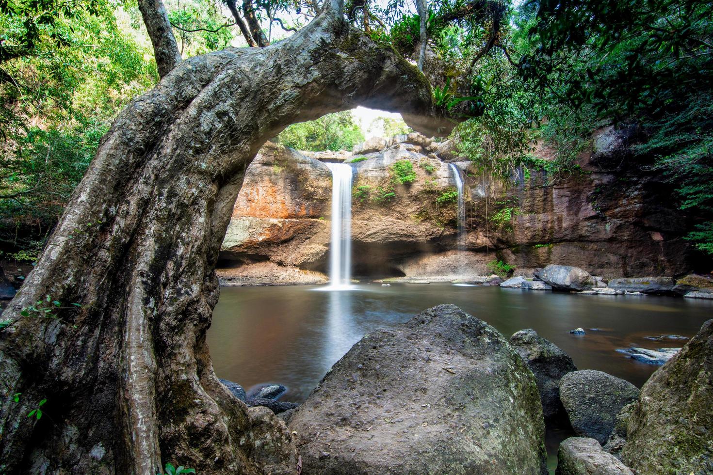 la cascata di haew suwat in thailandia foto