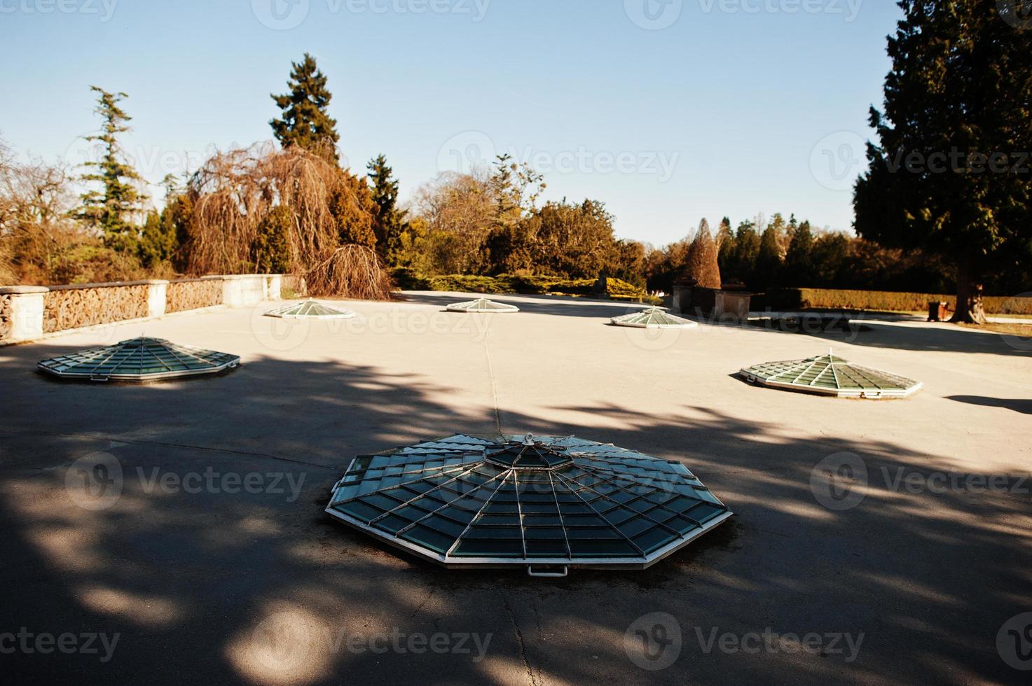 finestre di il fiore giardino serra a lednice castello chateau su soleggiato autunno giorno nel Sud Moravia, ceco repubblica, Europa. foto