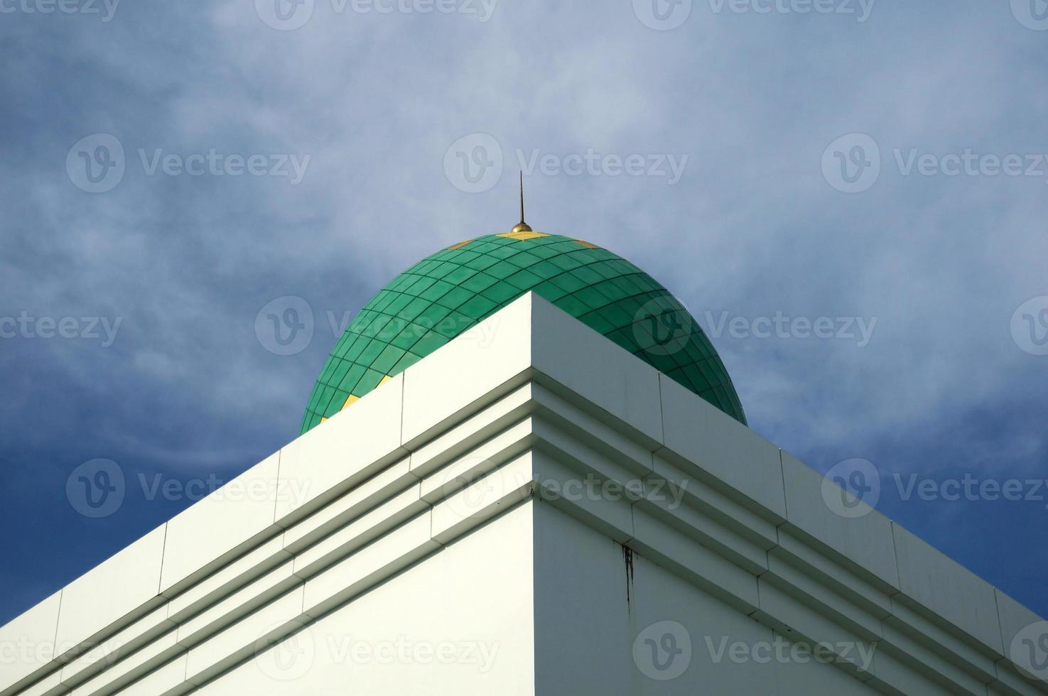 al di fuori edificio al faruk moschea. uno di il grandioso moschee a est borneo-indonesia. foto