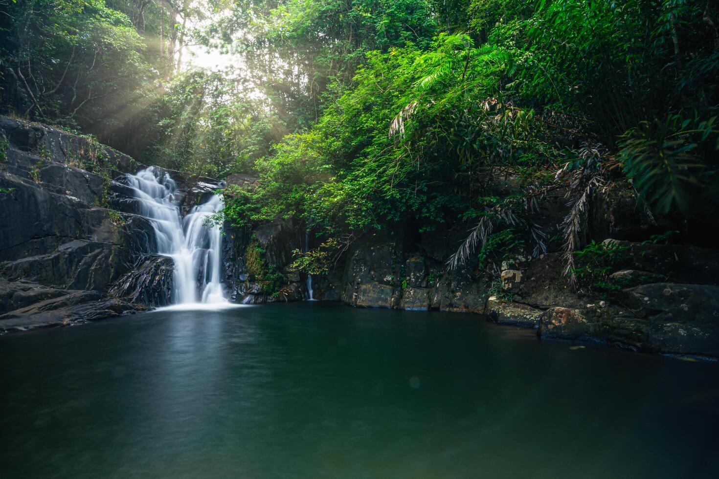 cascata di khlong pla kang in thailandia foto