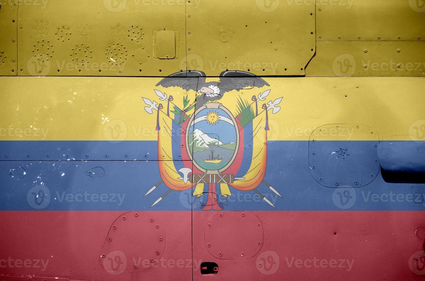 ecuador bandiera raffigurato su lato parte di militare blindato elicottero avvicinamento. esercito forze aereo concettuale sfondo foto