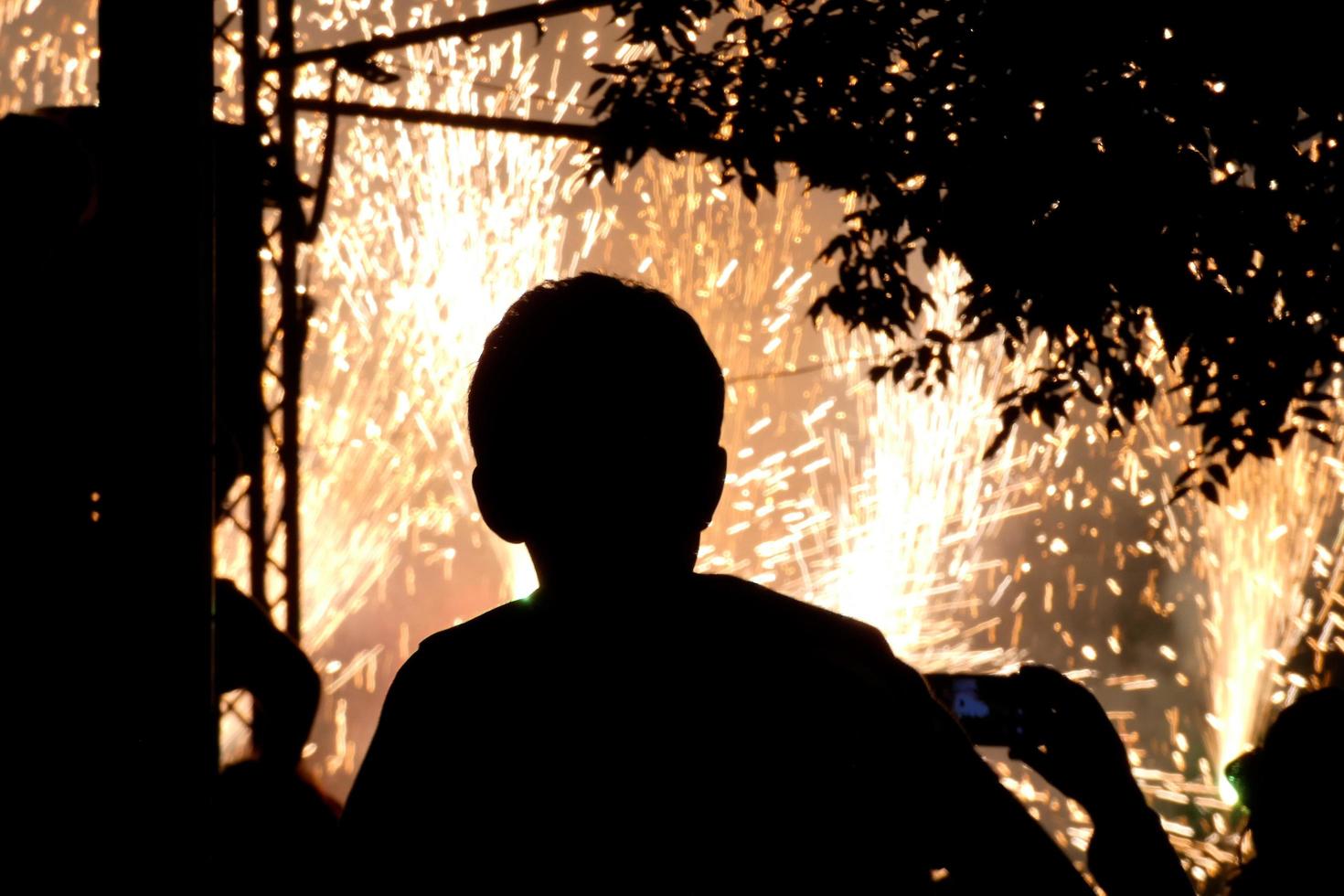 astratto foto di diavoli e fuochi d'artificio partiti.