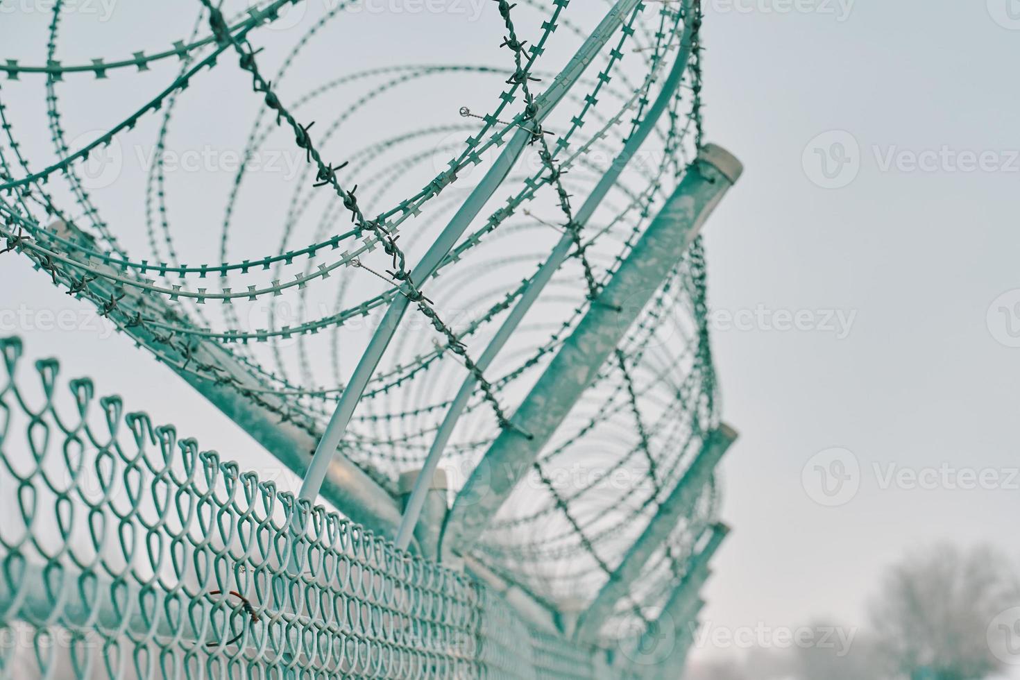 prigione recinto con spinato filo foto