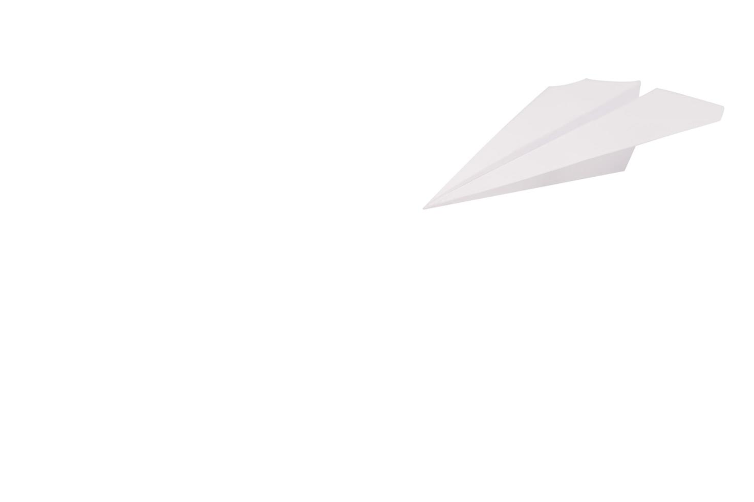aereo di carta pieghevole su sfondo bianco foto