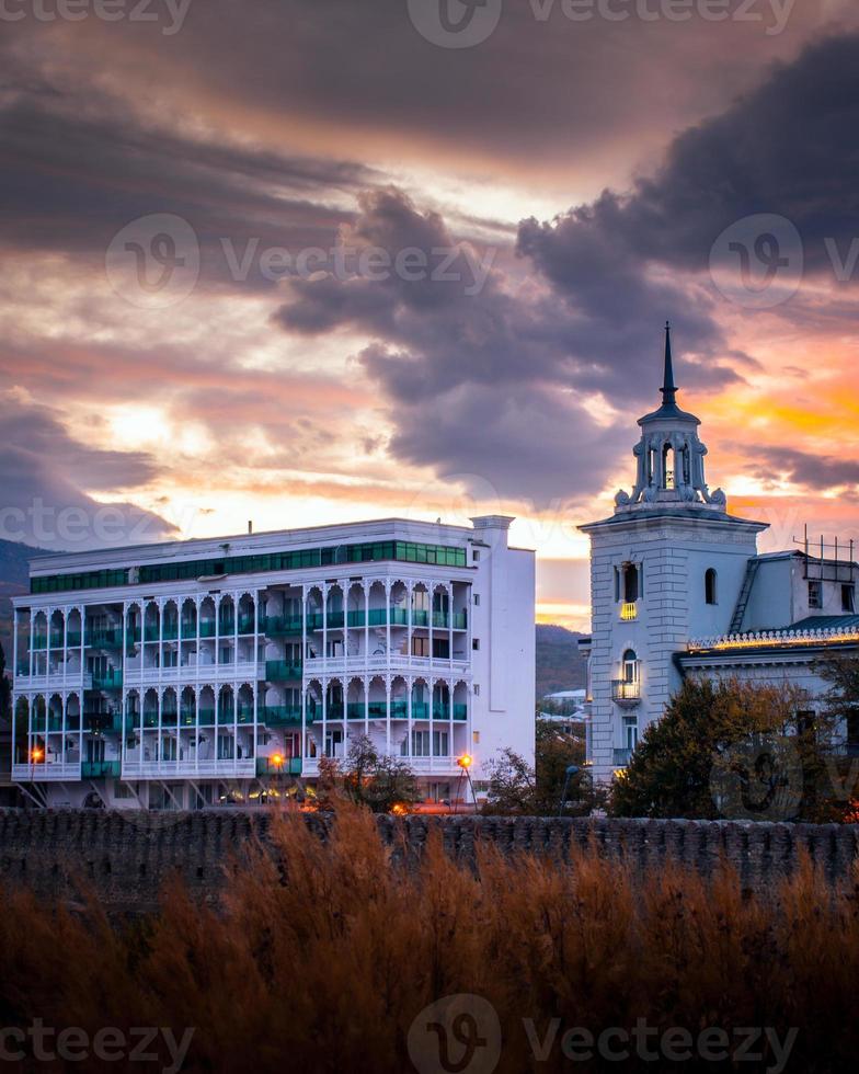 telavi, Georgia, 2022 - colorato case nel vecchio cittadina nel telavi città centro. storico georgiano eredità nel kakheti, vino regione foto