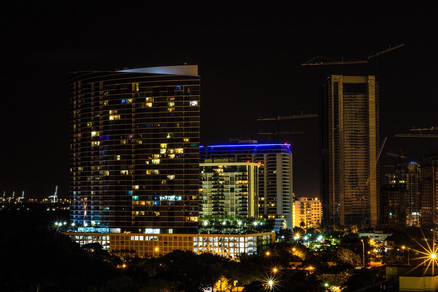 miami, florida, 2020 - paesaggio urbano di notte foto