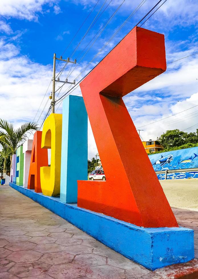 puerto escondido Messico oaxaca messicano 2022 colorato zicatela puerto escondido lettering cartello simbolo su spiaggia Messico. foto