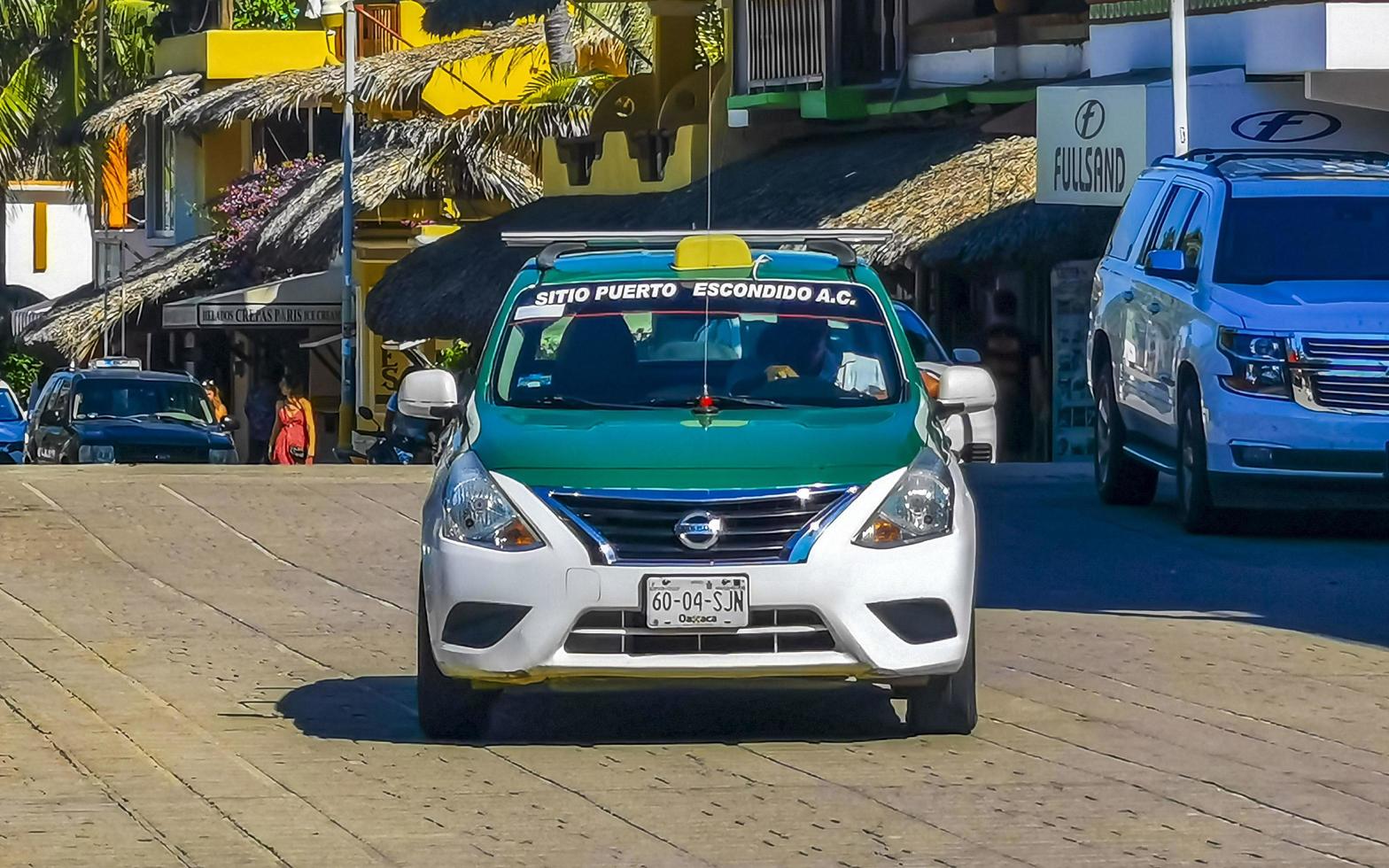 puerto escondido Messico oaxaca messicano 2022 verde turchese blu Taxi taxi auto nel puerto escondido Messico. foto