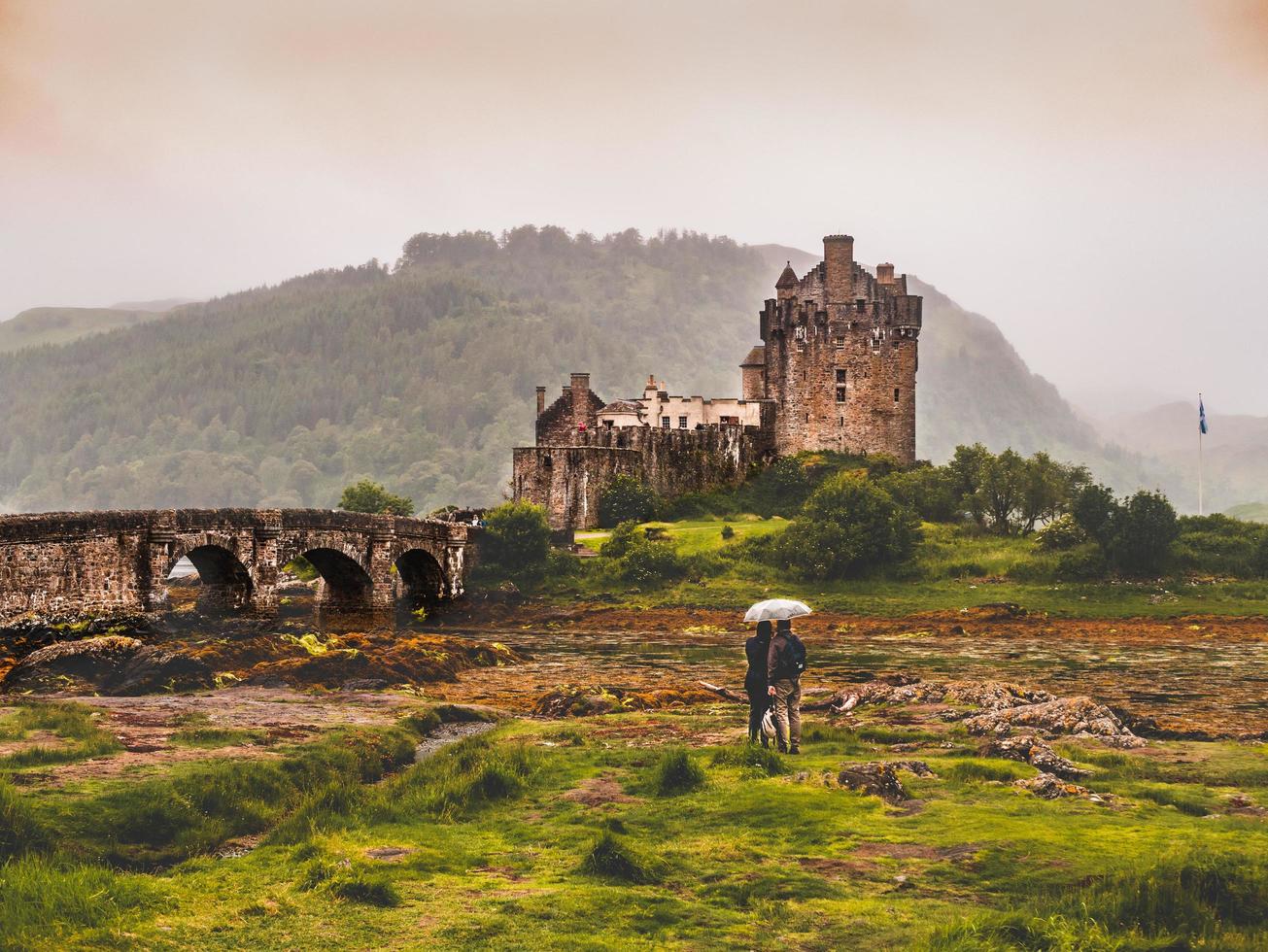 kyle of lochalsh, scozia, 2020 - castello di eilean donan in scozia foto