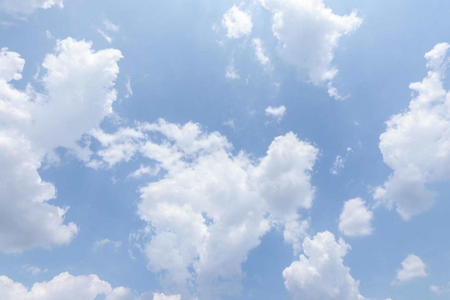 nuvole e cielo blu foto
