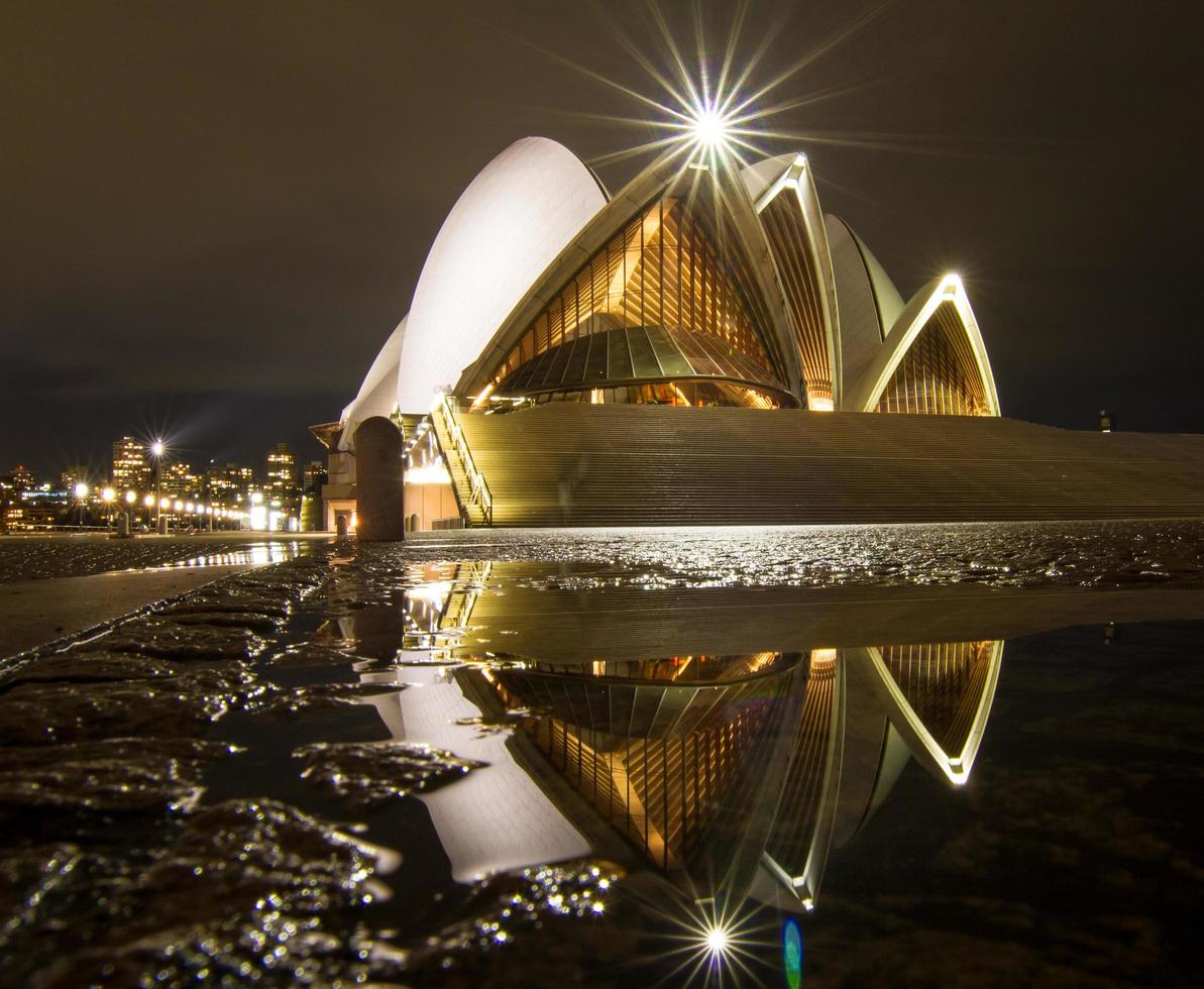 Sydney, Australia, 2020 - Sydney Opera House di notte foto