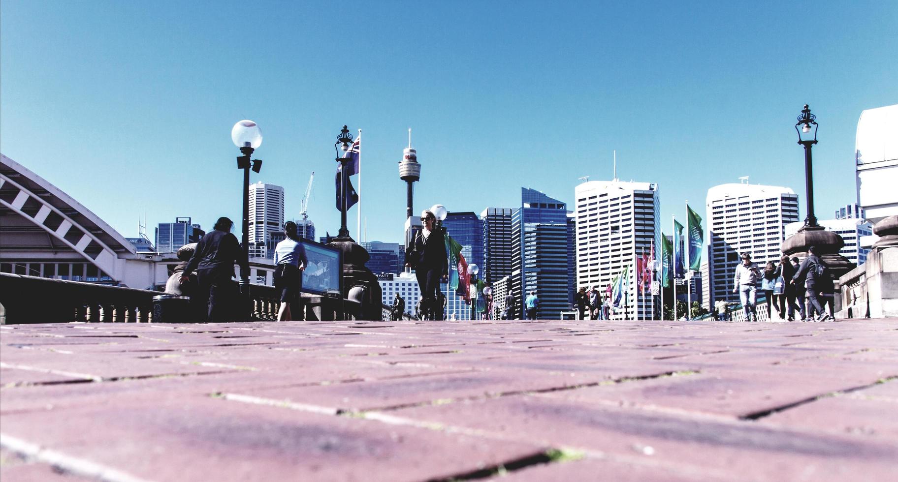 sydney, australia, 2020- persone che camminano in città foto