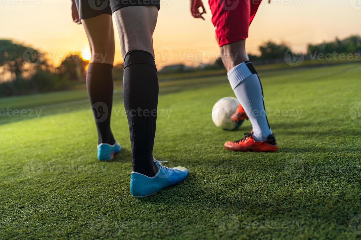 calcio giocatore giocando palla nel il all'aperto stadio. foto