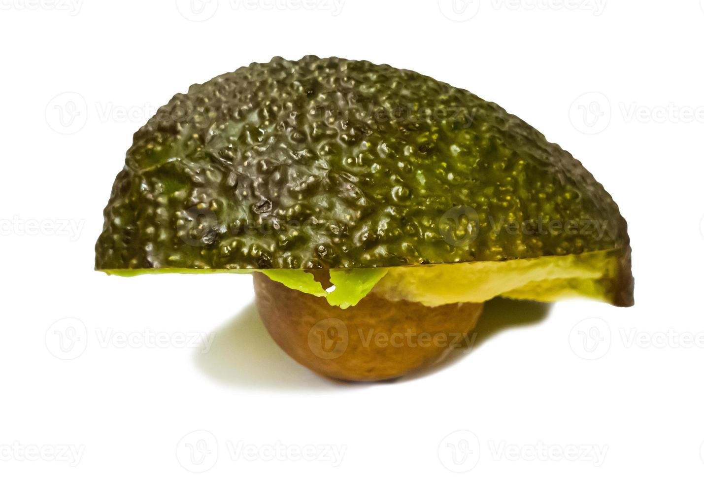 metà un avocado con un' osso foto