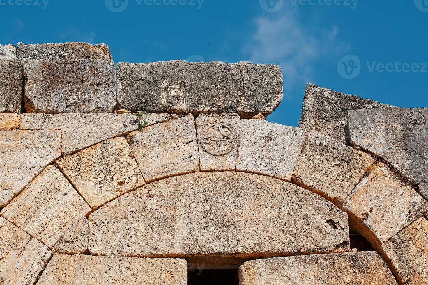 di frontin cancello per il romano santo antico città di ierapoli. foto