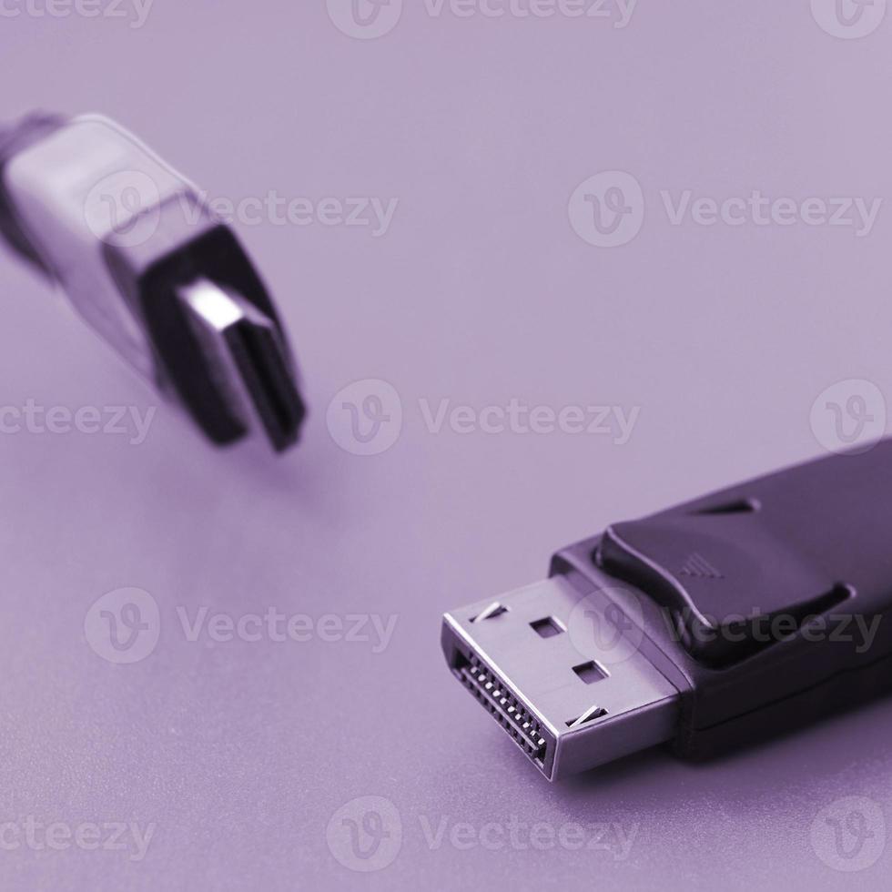 Audio video hdmi computer cavo spina e 20 pin maschio displayport oro plated connettore per un' impeccabile connessione su viola fondale foto