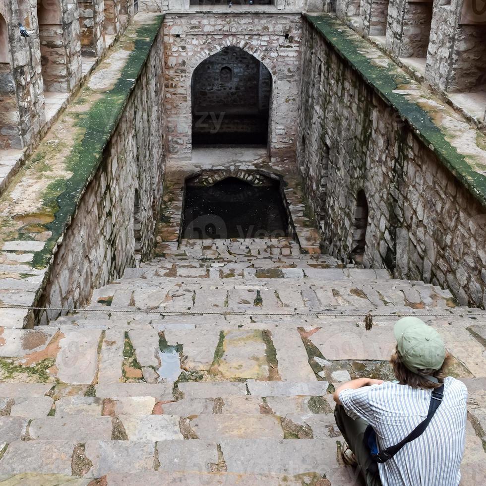 agrasen ki baoli passo bene situato nel il mezzo di connaught posto nuovo delhi India, vecchio antico archeologia costruzione foto