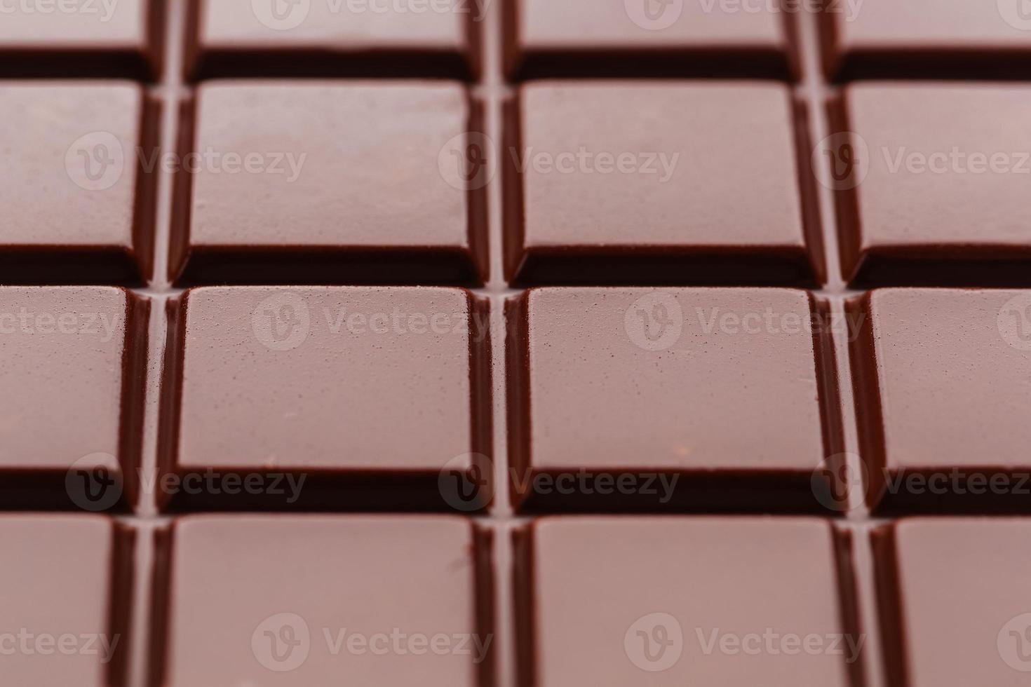 latte cioccolato vicino su. segmenti di cioccolato nel il macro. pieno telaio struttura foto