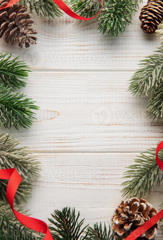 Natale decorazione con rosso nastro fabbricazione un' telaio con copia spazio. foto