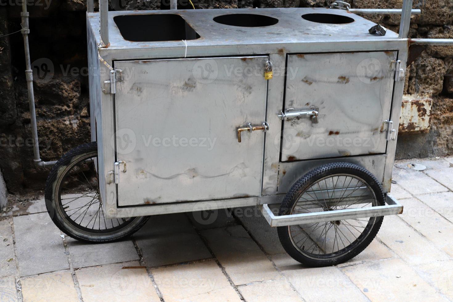 carrello trailer per il trasporto di vario merce. foto