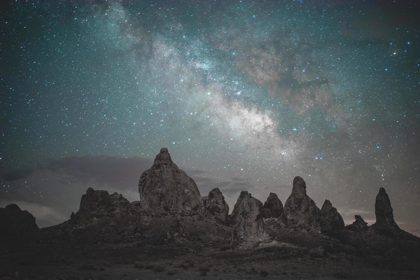 galassia della via lattea di notte foto