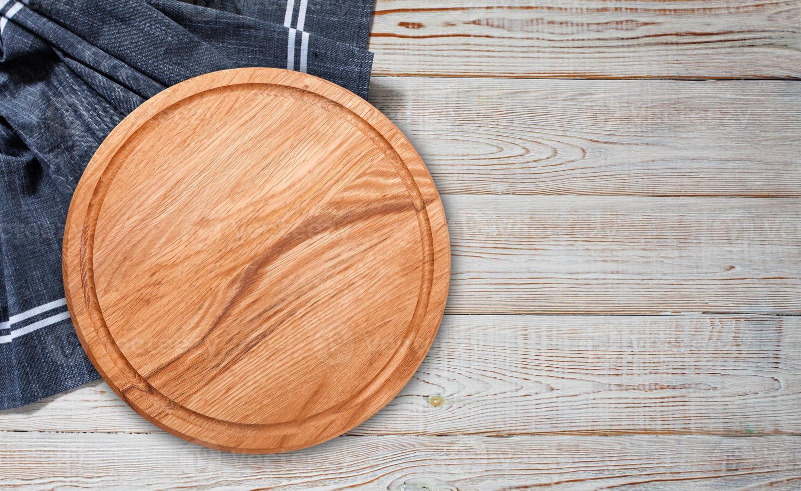 Pizza tavola con tovagliolo su di legno tavolo. superiore Visualizza modello foto