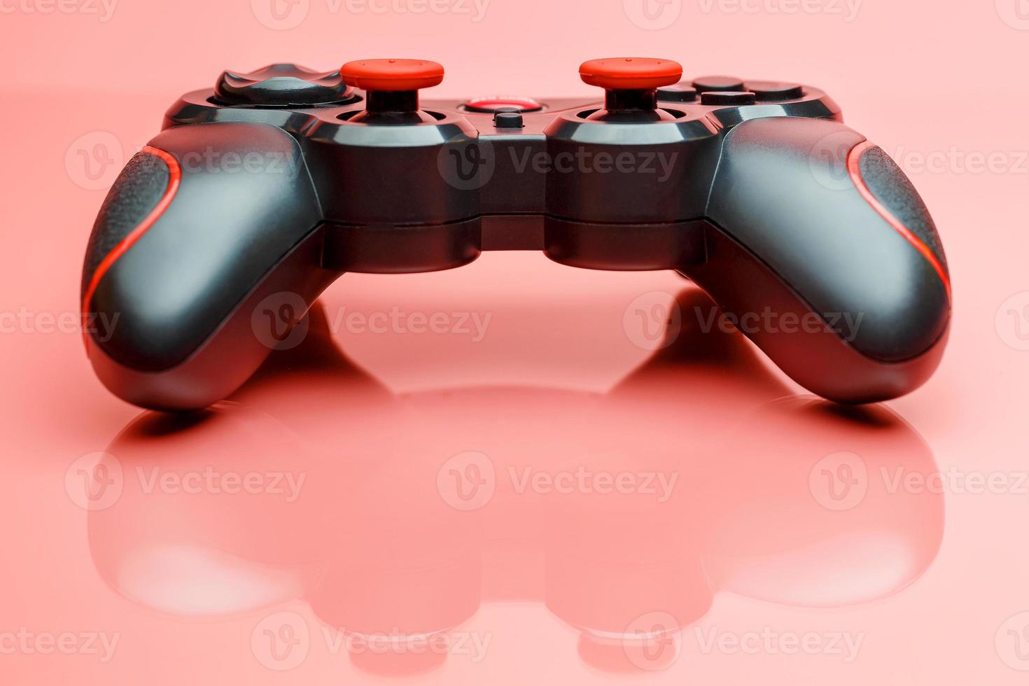 gioco controllore gamepad su rosa sfondo con . dispositivo per controllo e controllo il gioco foto