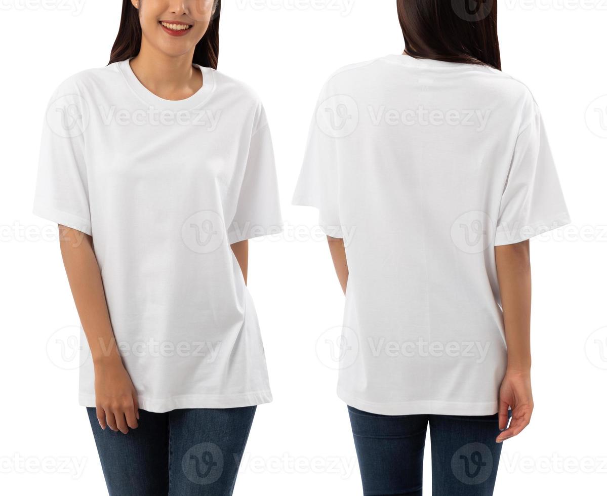 giovane donna nel bianca oversize t camicia modello isolato su bianca sfondo con ritaglio sentiero foto