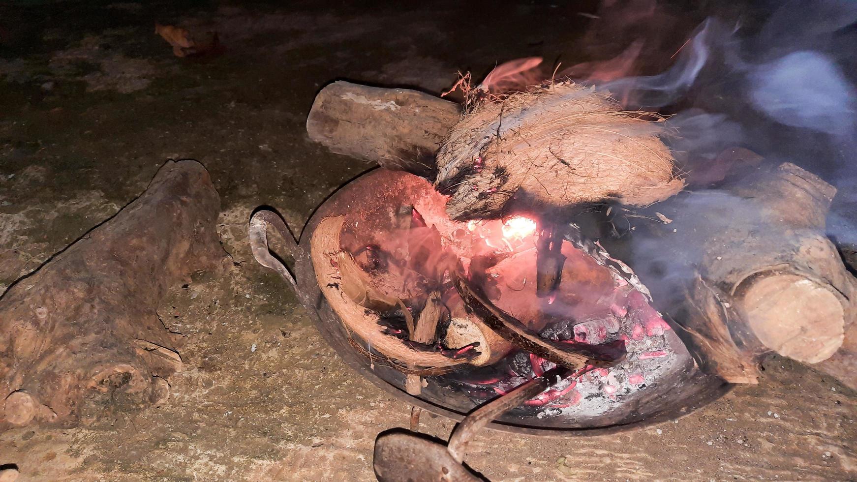 carboni di ardente Noce di cocco fibra di cocco, preparazione per bbq 03 foto