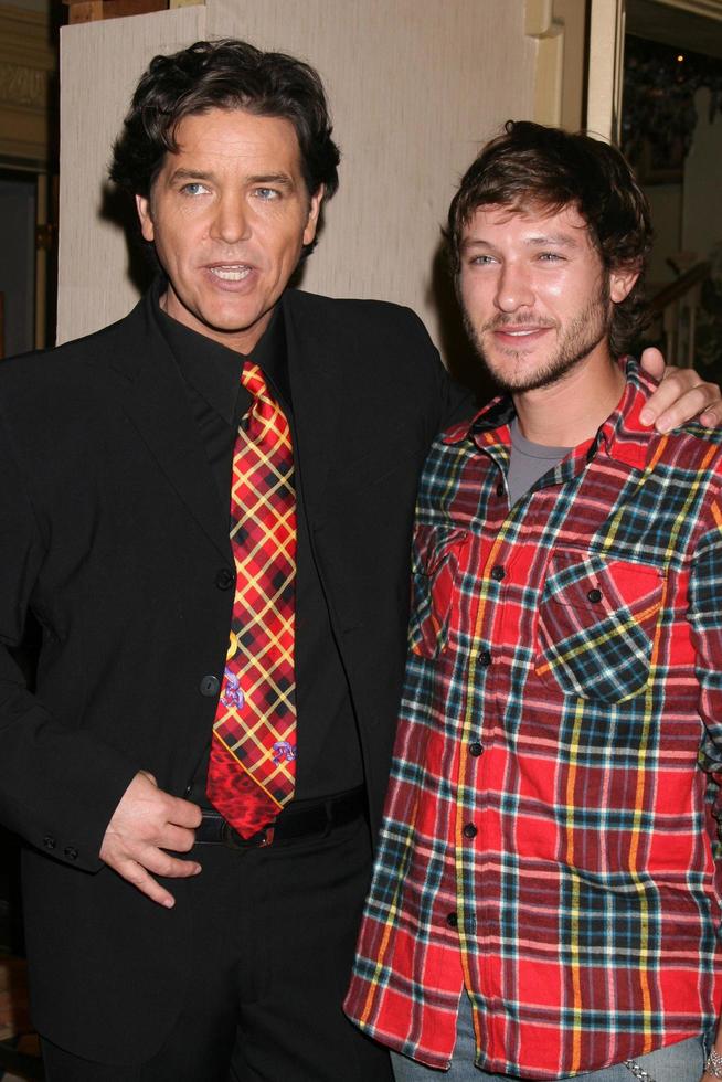 Michael damiano e Michael graziadei su il impostato di il giovane e il irrequieto festeggiare jeanne bottaio S 80 ° compleanno nel los angeles, circa su ottobre 24, 2008 foto