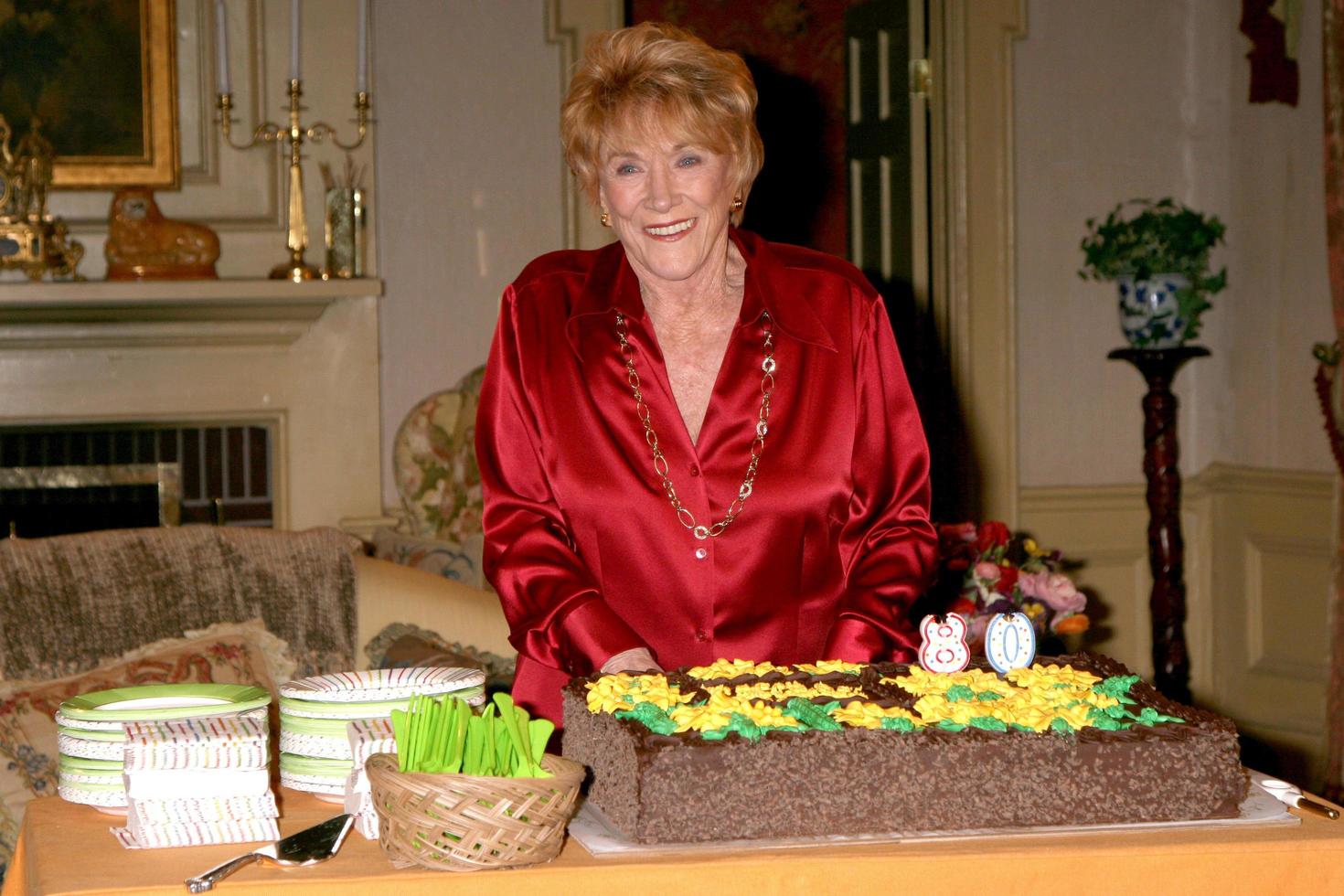 jeanne bottaio su il impostato di il giovane e il irrequieto festeggiare jeanne bottaio S 80 ° compleanno nel los angeles, circa su ottobre 24, 2008 foto