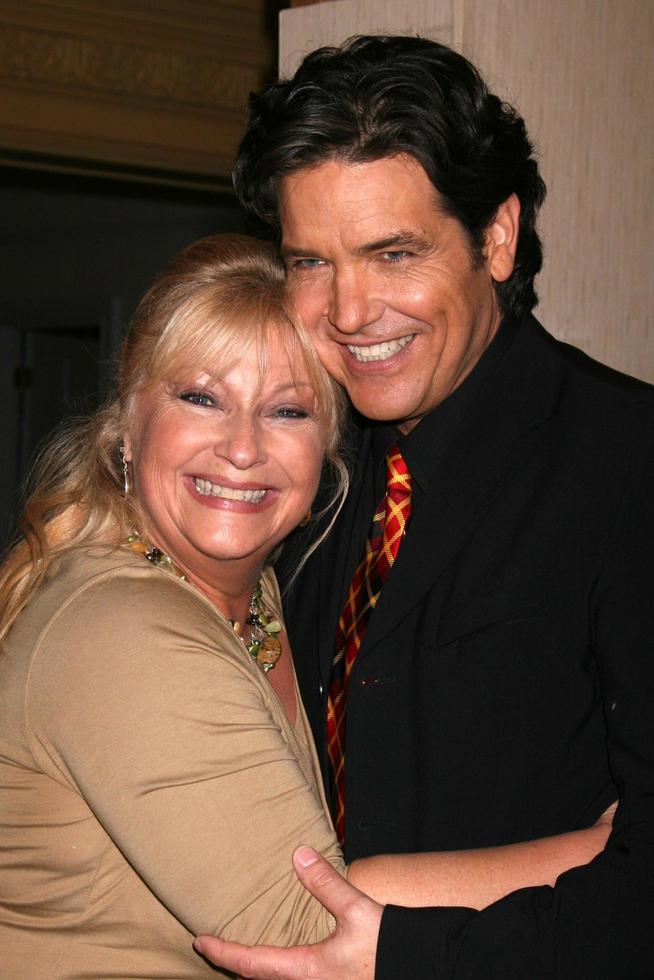 beth maitland e Michael damiano su il impostato di il giovane e il irrequieto festeggiare jeanne bottaio S 80 ° compleanno nel los angeles, circa su ottobre 24, 2008 foto