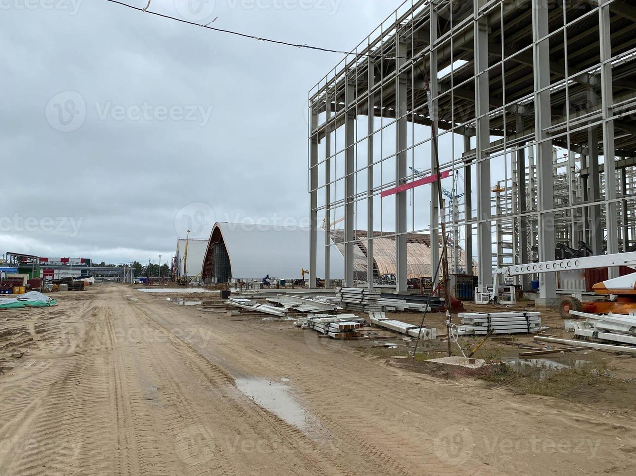 il acciaio telaio di un' nuovo fabbrica edificio sotto costruzione foto