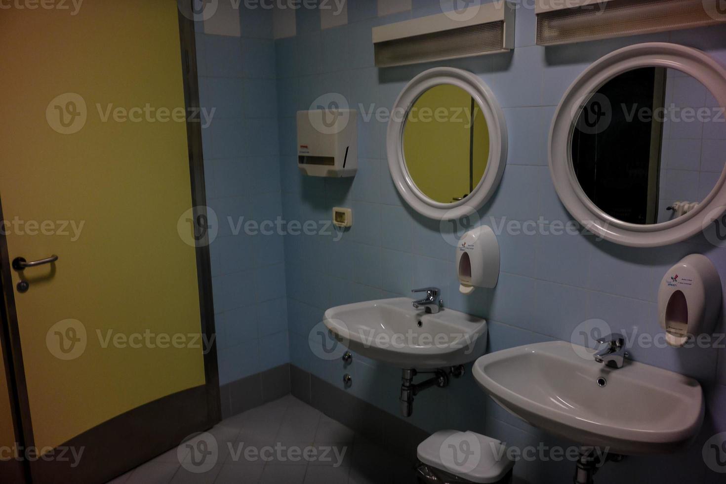 bagno interno Visualizza foto