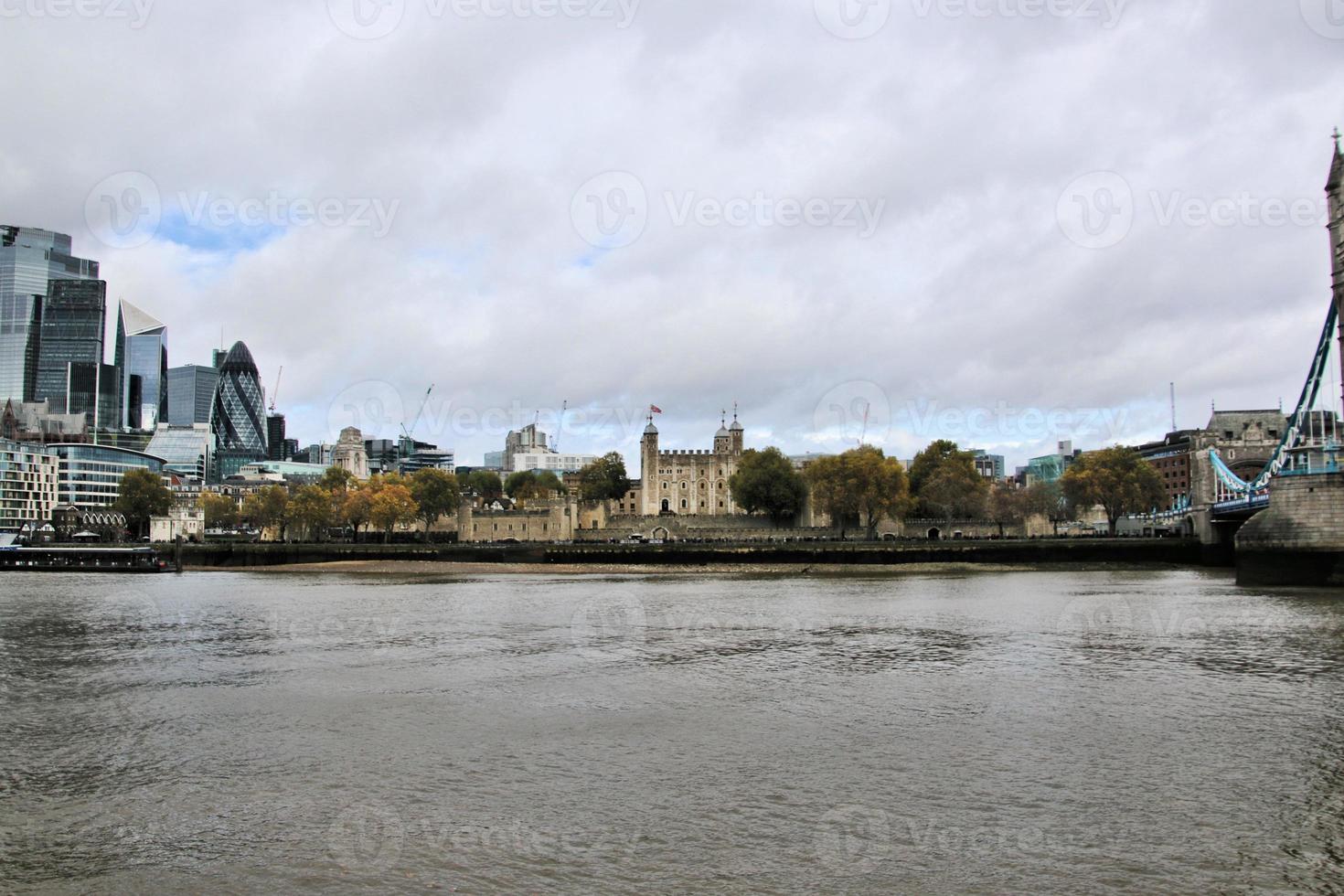 una vista del fiume Tamigi a Londra foto