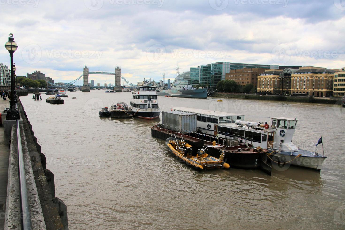 una vista del fiume Tamigi a Londra foto