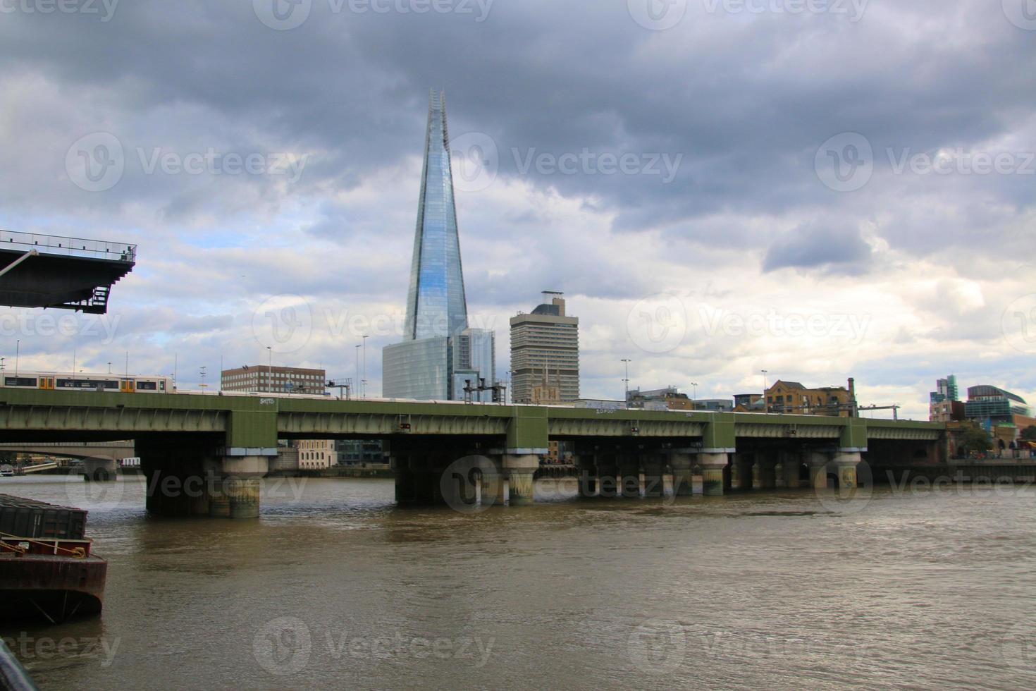 una vista del fiume Tamigi a Londra foto