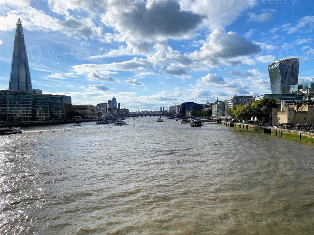 una vista del fiume Tamigi a Londra foto