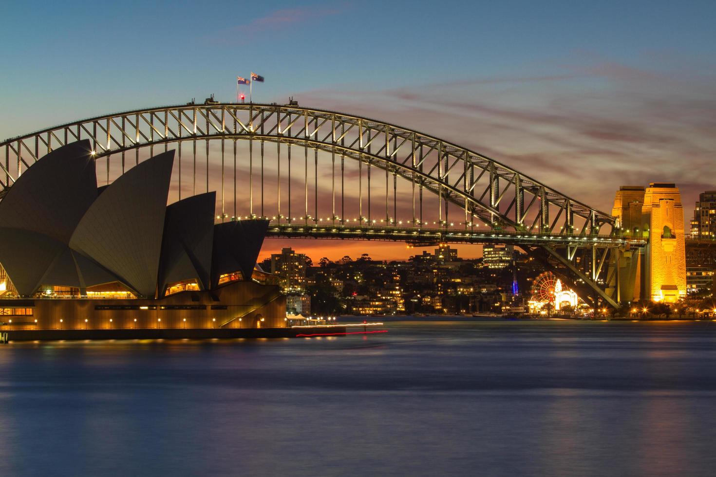 Sydney, Australia, 2020 - Sydney Opera House and Bridge at night foto