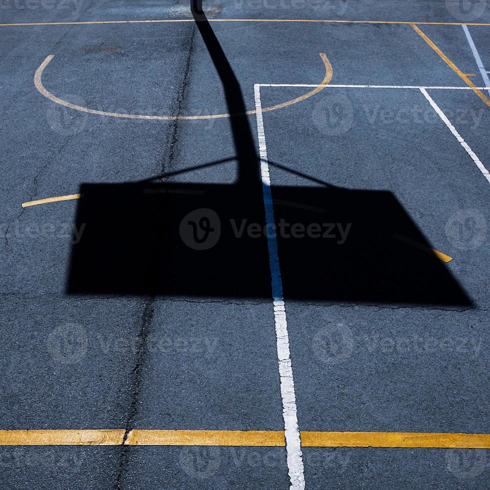 strada pallacanestro cerchio ombra su il gli sport Tribunale foto