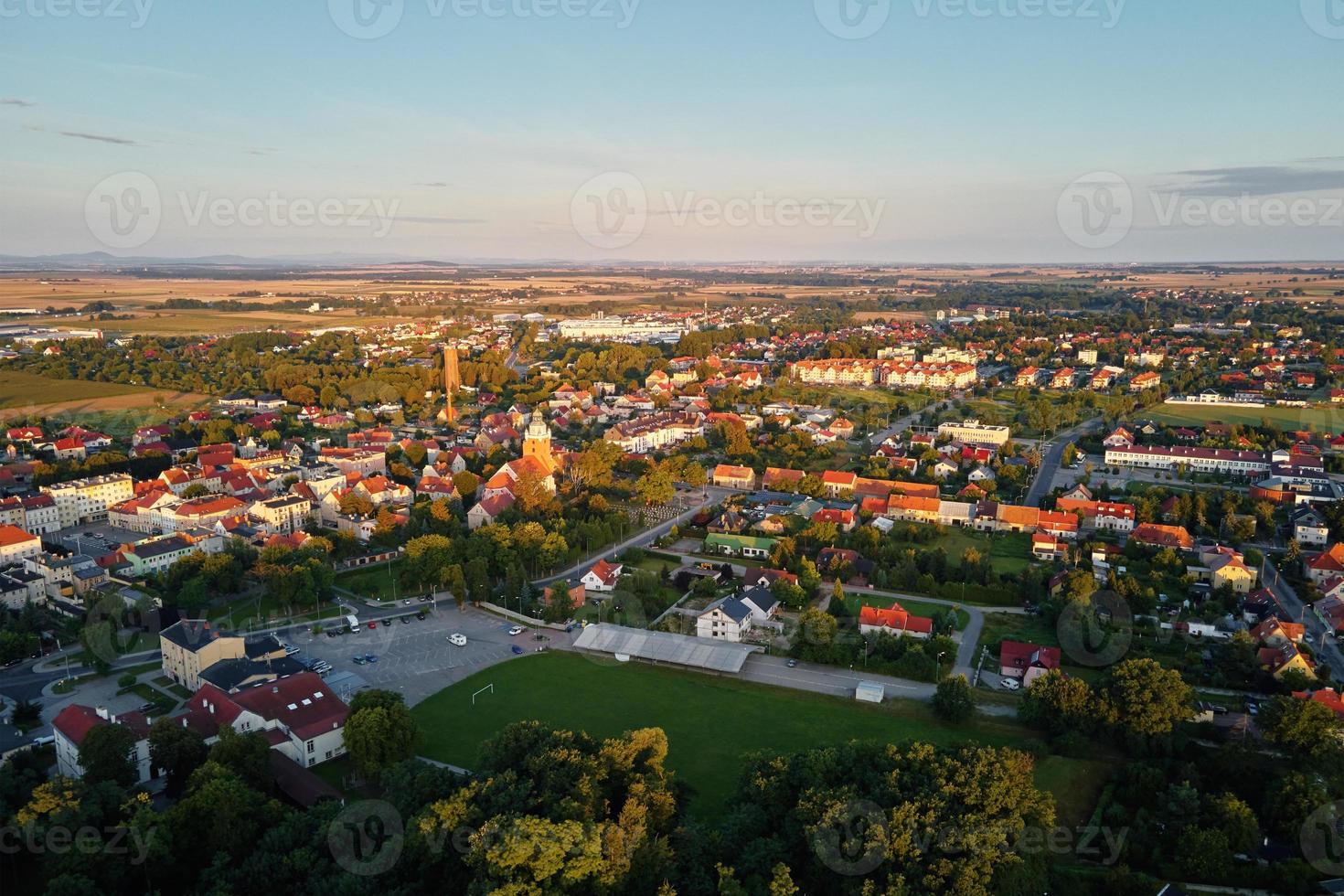 paesaggio urbano di piccolo europeo cittadina, aereo Visualizza foto